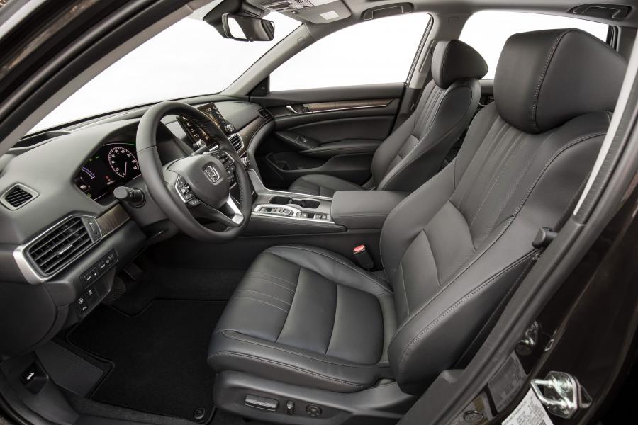 Интерьер Honda Accord Touring Hybrid 2017 года  (NA) (фото 12 из 170)